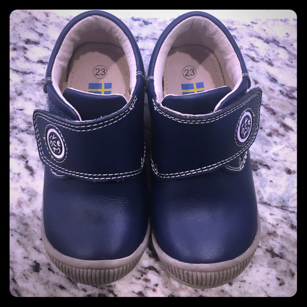 Little boy’s blue leather dress shoes